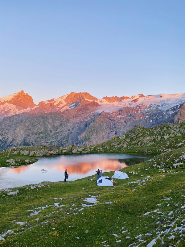 Comment organiser des vacances dans une maison de campagne en Provence avec des ateliers de distillation de lavande?